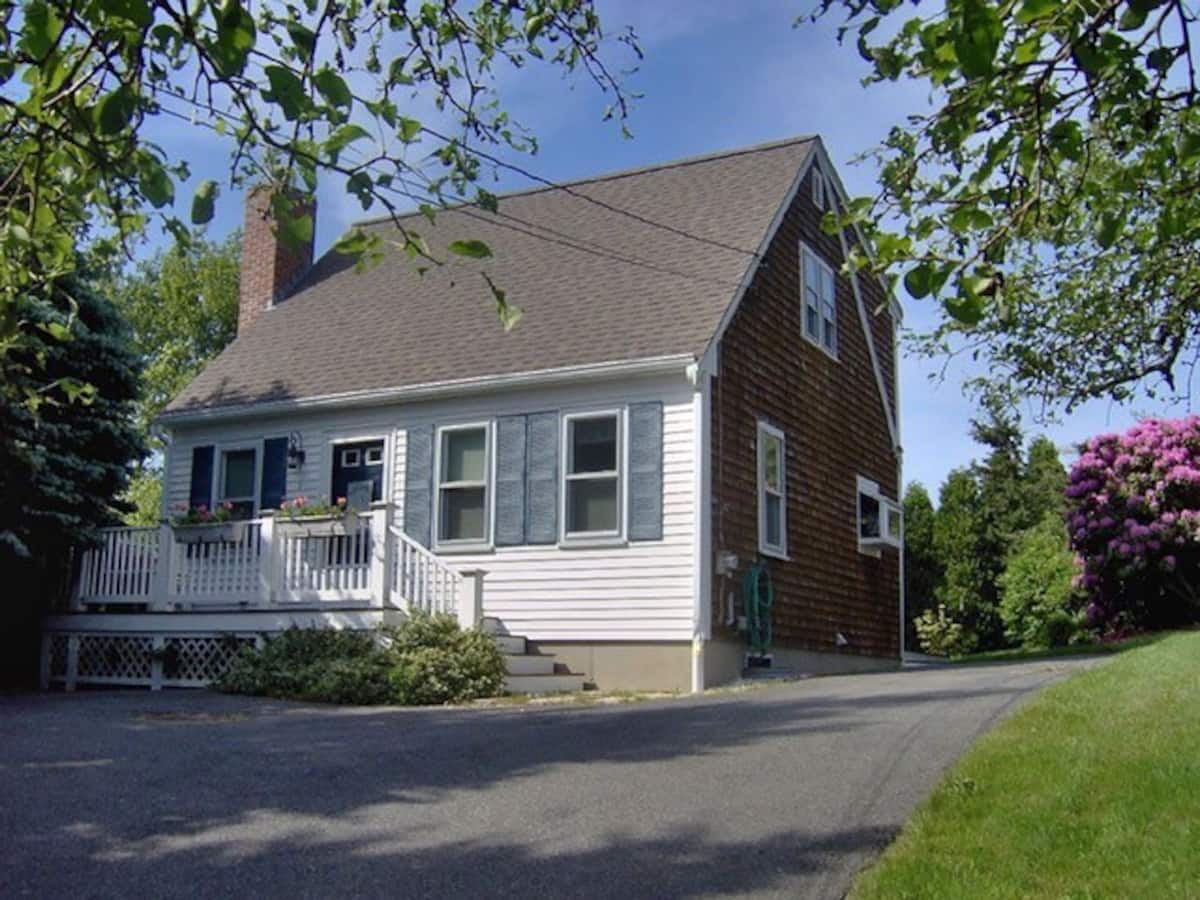 1 Dexter Ave Sandwich Front